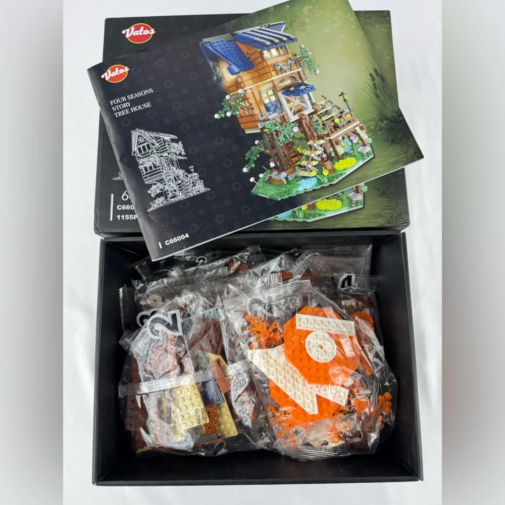 NIB Vatos Four Seasons Story Tree House